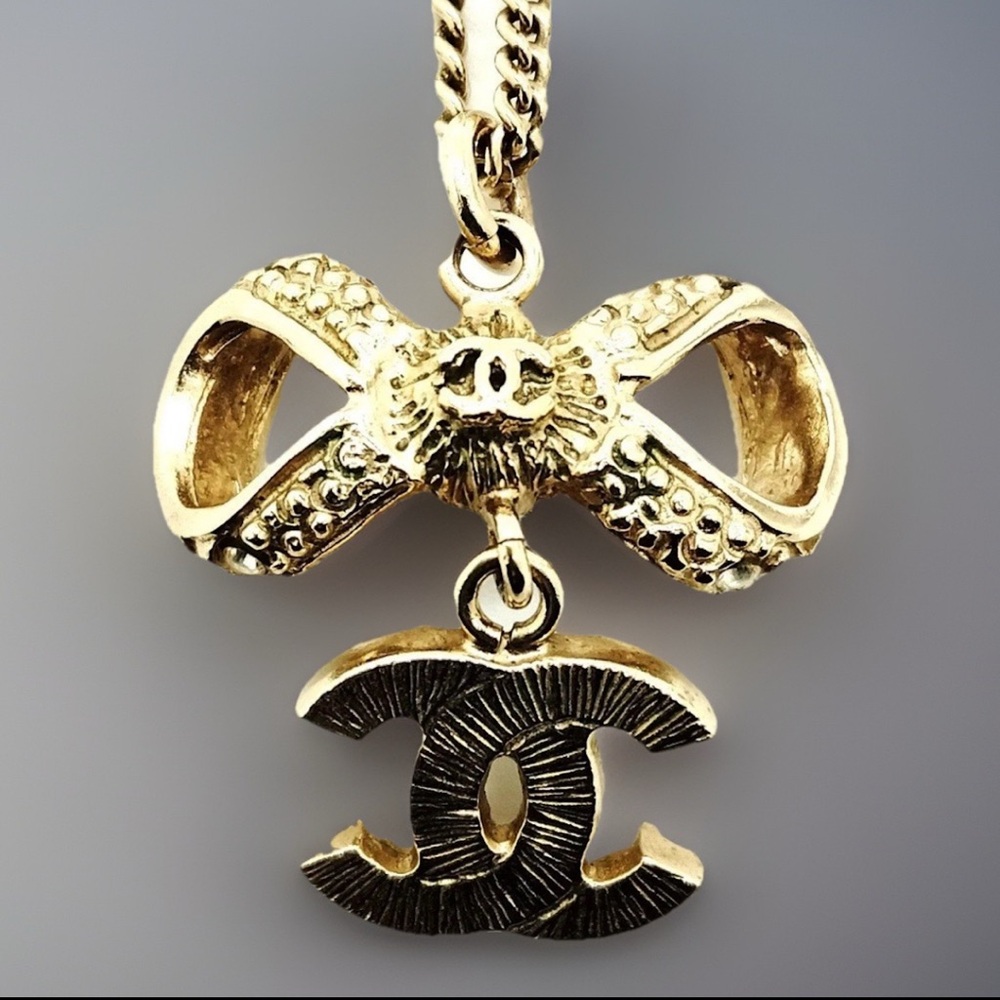 Auth🔥CHANEL Crystal Bow Necklace🌸W/ free COA /Chanel Box-EUC - Picture 6 of 15